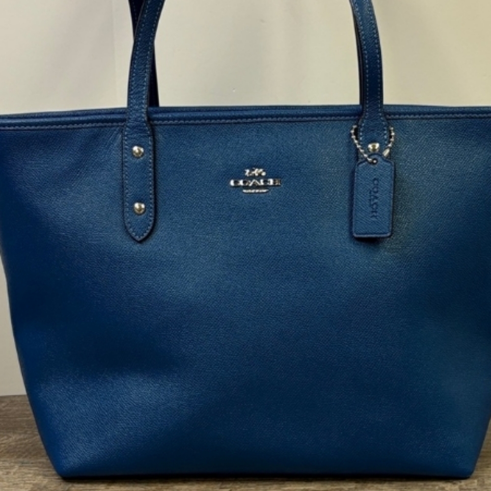 Authentic Coach Reversible Tote Coach Navy Blue Signature